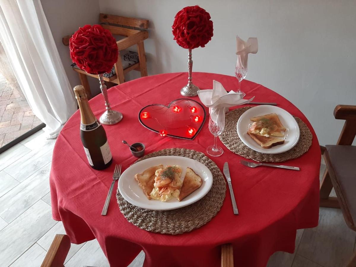 Burnham Road Suite Guest House ブラワヨ エクステリア 写真