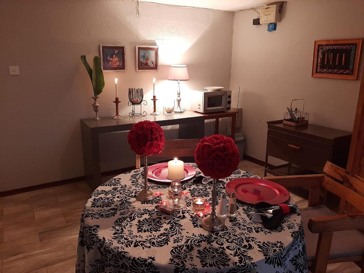 Burnham Road Suite Guest House ブラワヨ エクステリア 写真