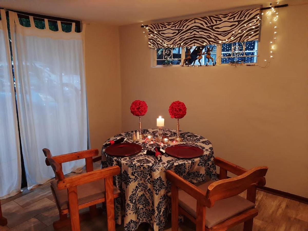 Burnham Road Suite Guest House ブラワヨ エクステリア 写真