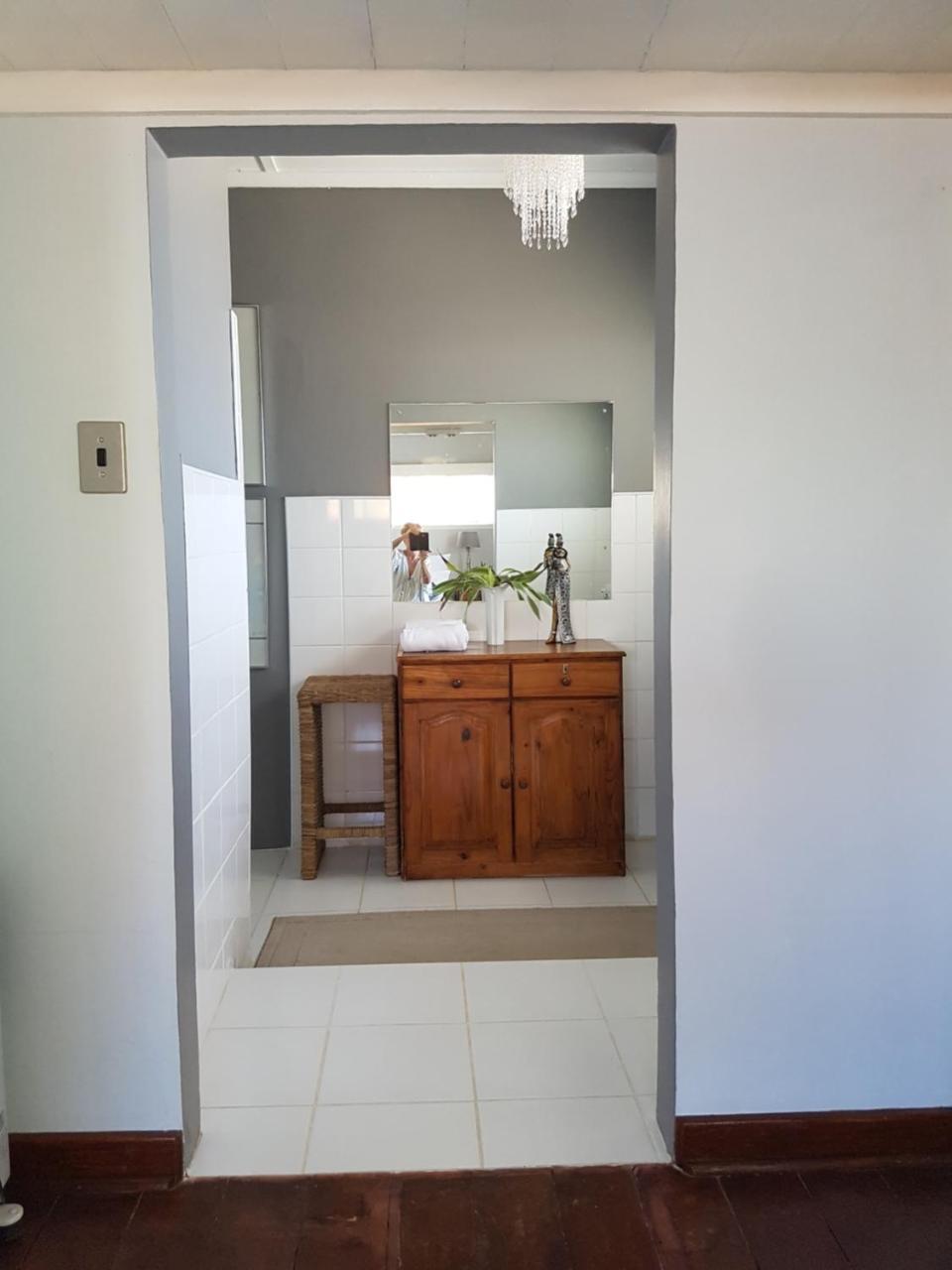 Burnham Road Suite Guest House ブラワヨ エクステリア 写真